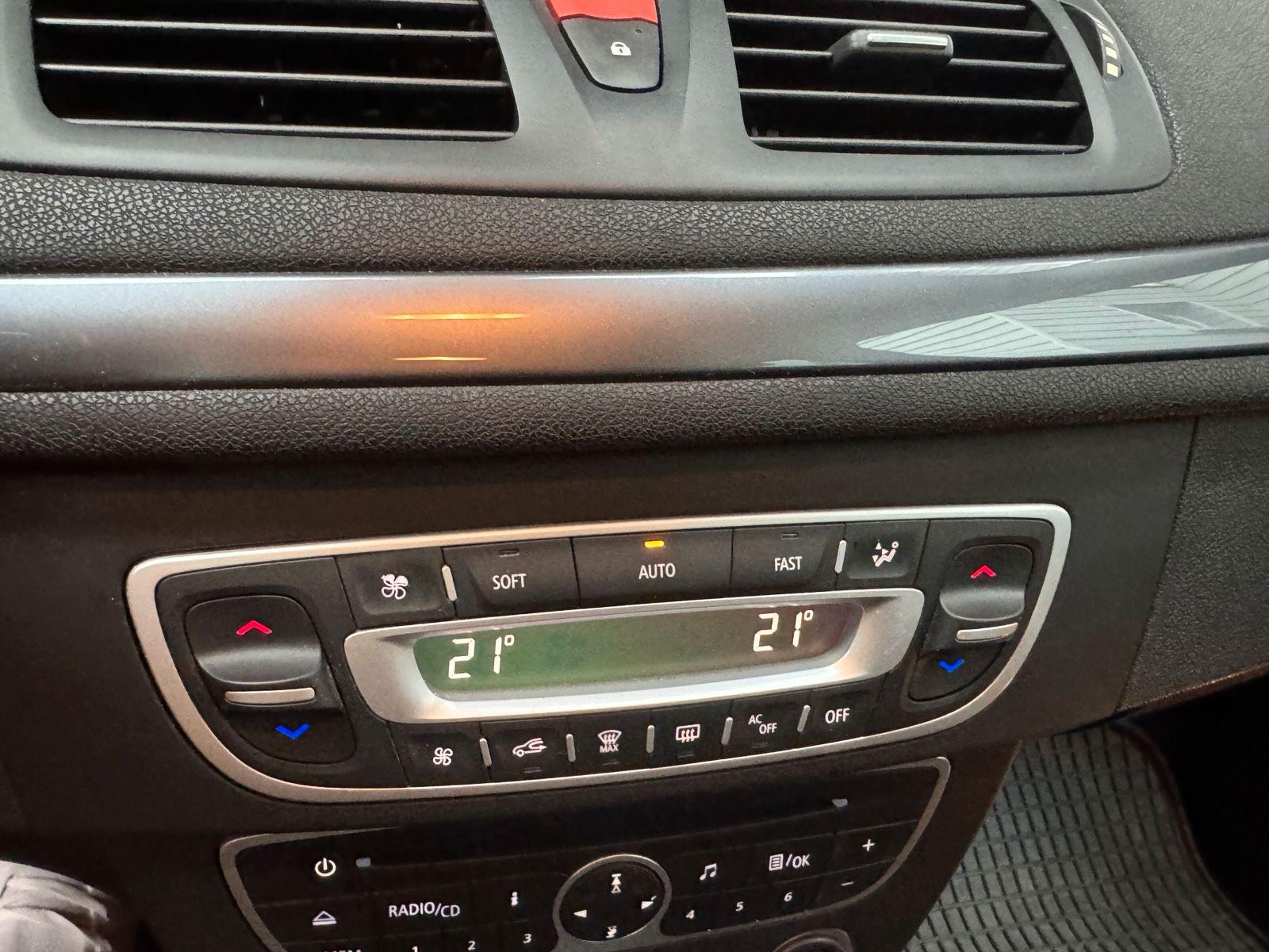Renault Megane 2010 — photo 10