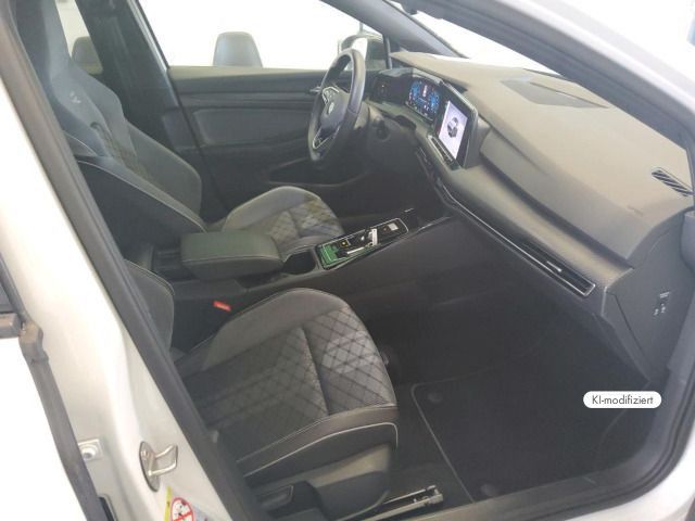 Volkswagen Golf VIII R line 2.0 TSI DSG IQ.LIGHT DCC ACC RF foto 3