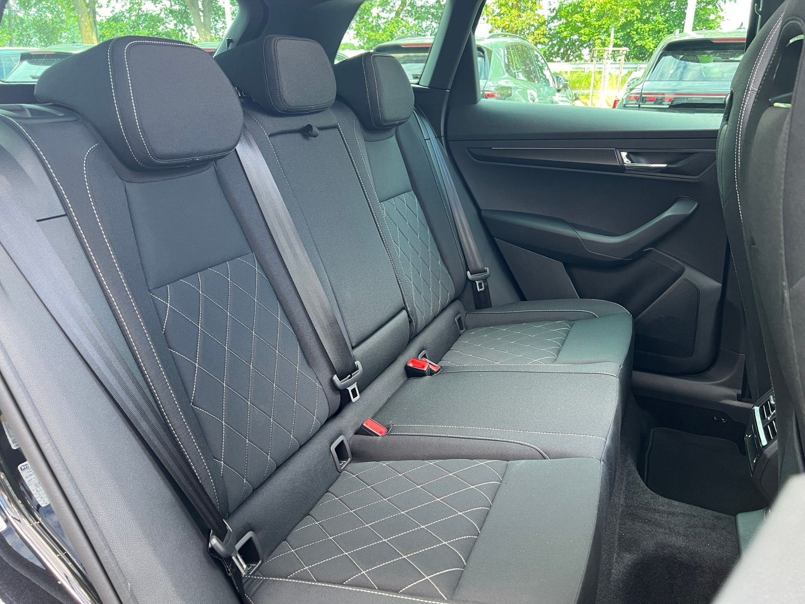 Fahrzeugabbildung SKODA Karoq Sportline 2.0 TSI 4x4 DSG *Panorama, AHK,