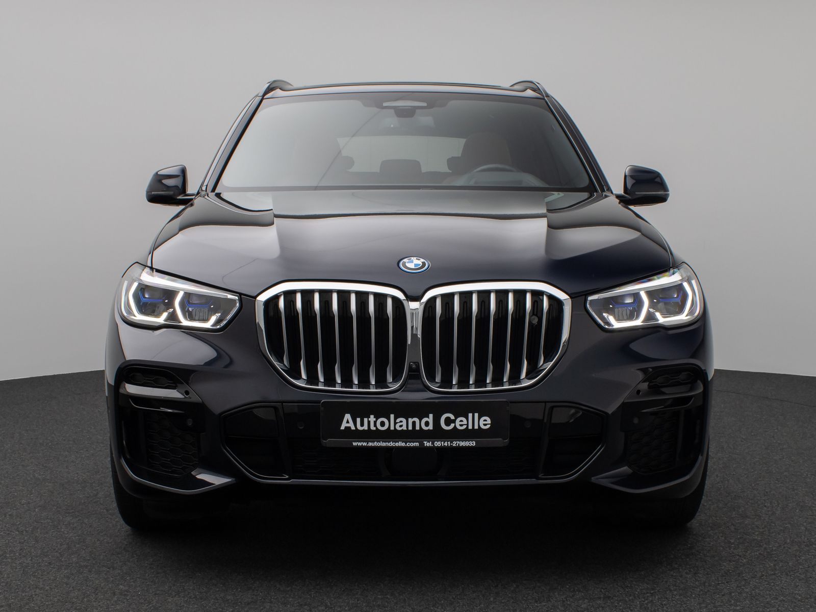 Fahrzeugabbildung BMW X5 xD45e M Sport Panorama 360°HUD HiFi NightVisi