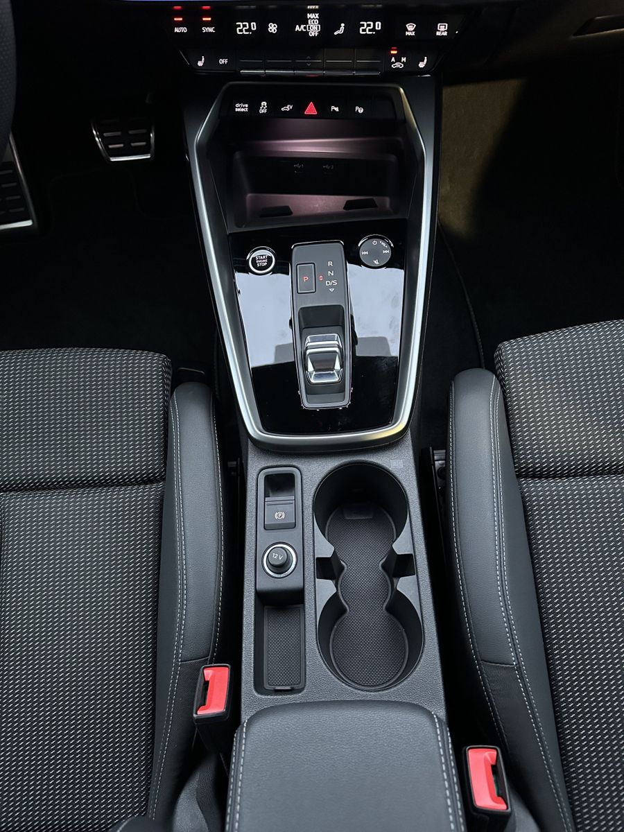 Fahrzeugabbildung Audi A3 SpB 45 TFSIe S-Line NAV+LED+ACC+DSP+AMBIENTE