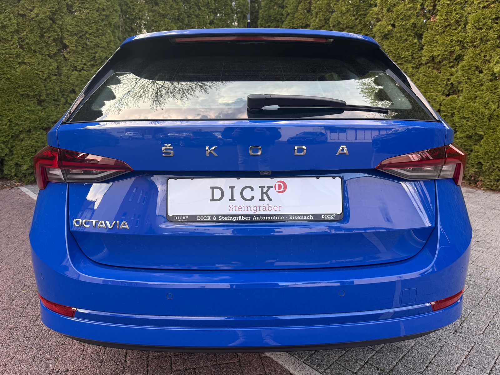 Fahrzeugabbildung SKODA Octavia 2.0 TDI DSG Style LED+KAM+SHZ+AMBI+CARPL