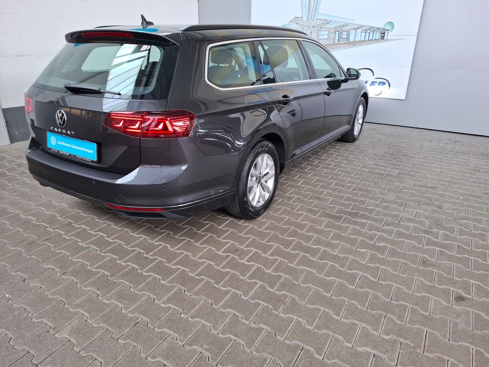 Fahrzeugabbildung Volkswagen Passat Var. Business 1.5 TSI DSG +LED +Tempomat