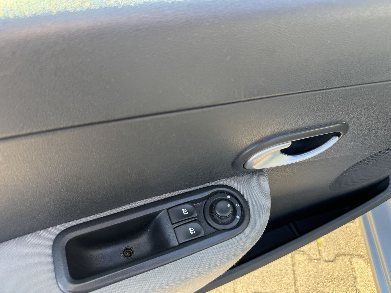 Fahrzeugabbildung Renault Clio Grandtour /NAVI/TMC/Klima/8x bereift