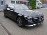 Mercedes-Benz E 300 de T 4Matic Avantgarde Business Distronic - Hybrid (Diesel/Elektro): Schwarz, Luftfederung
