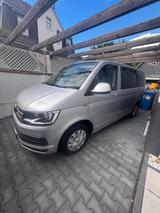 Volkswagen T6 Caravelle - silberne Volkswagen T6 Caravelle
