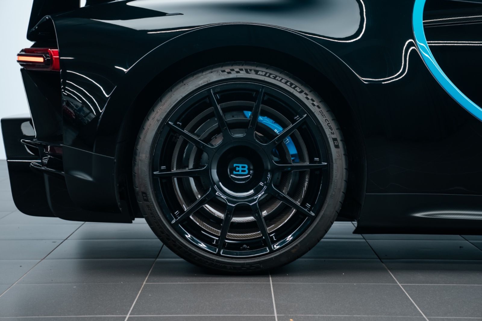 Fahrzeugabbildung Bugatti Chiron Pur Sport 1of60/SKY VIEW
