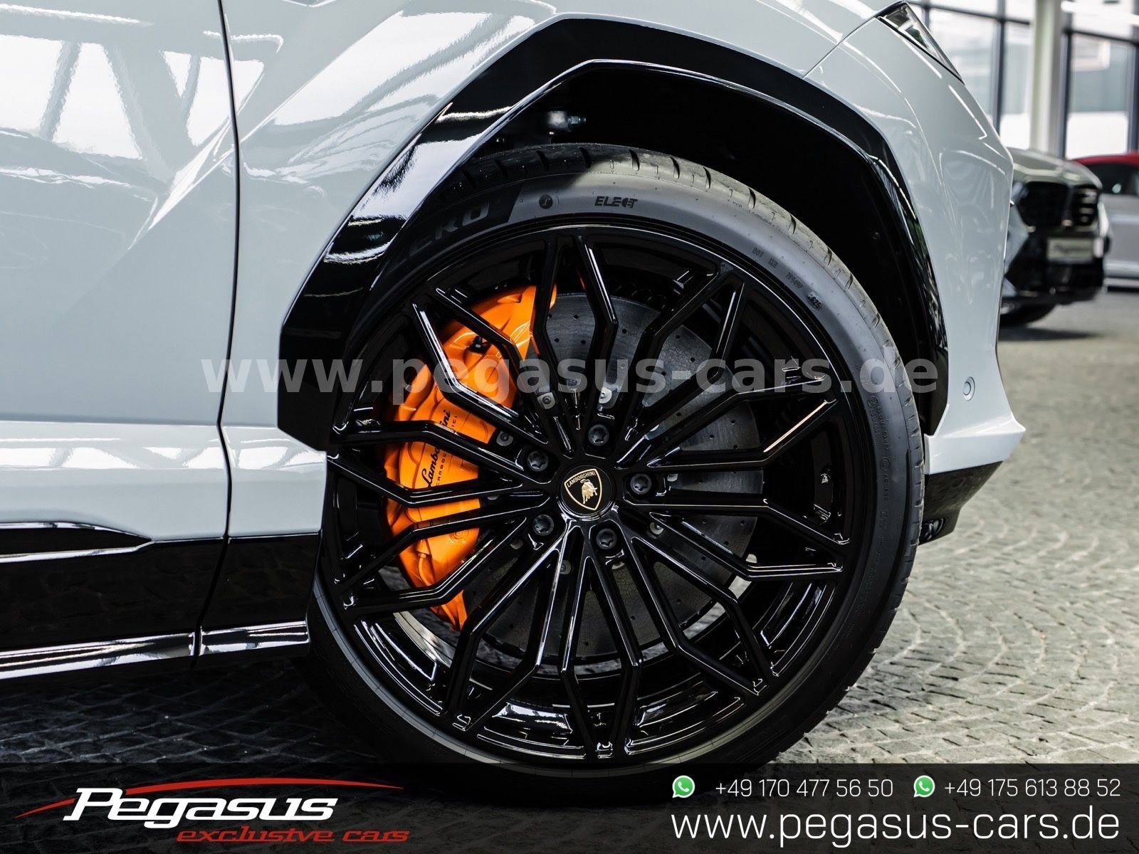 LAMBORGHINI Urus - 17