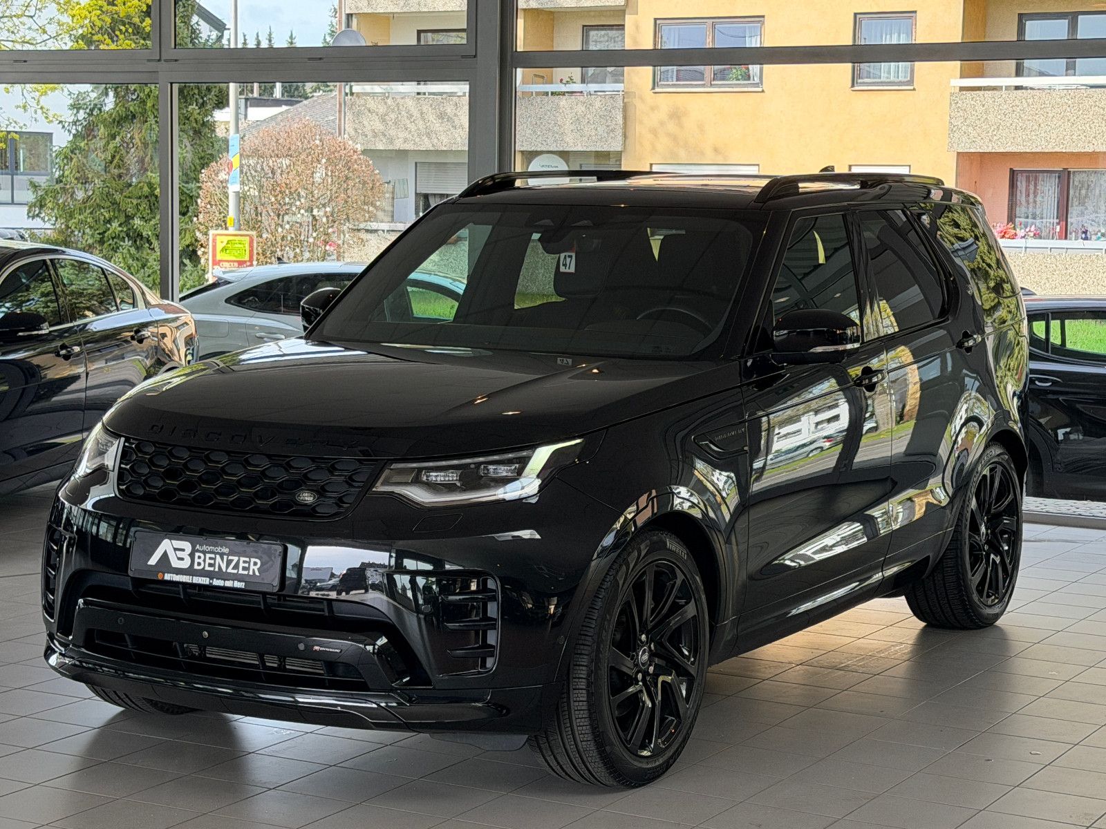 Fahrzeugabbildung Land Rover Discovery 5 R-Dynamic SE AWD/7-SITZER/360''KAM