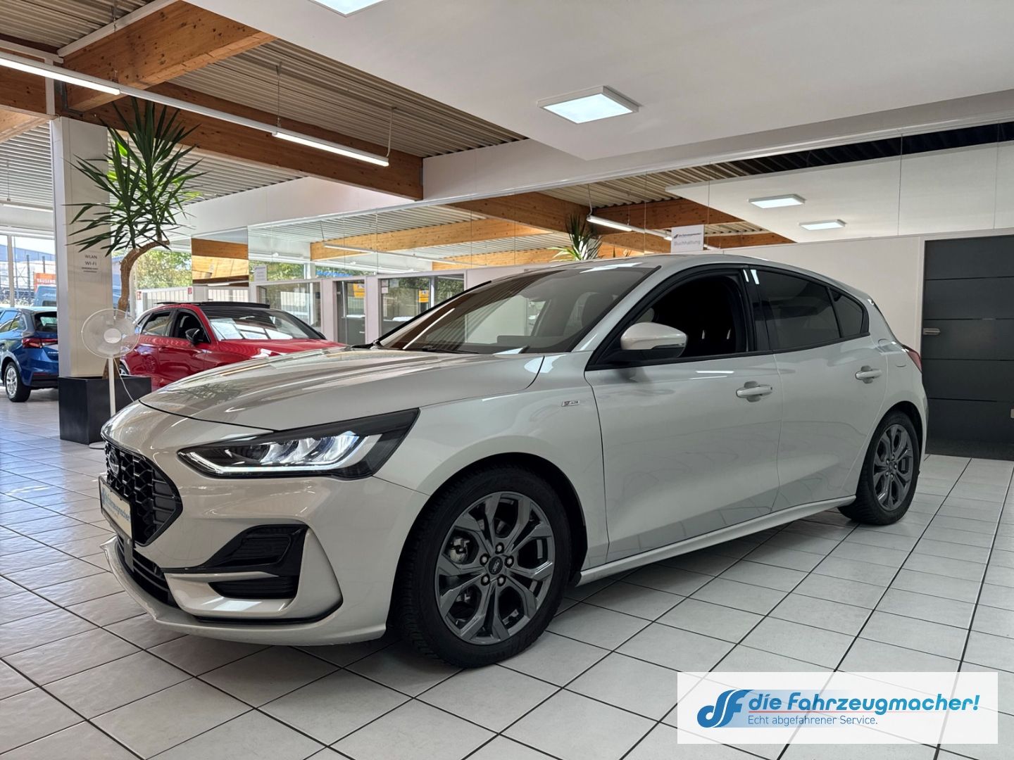 Fahrzeugabbildung Ford Focus ST-Line Navi LED ACC Apple CarPlay Android