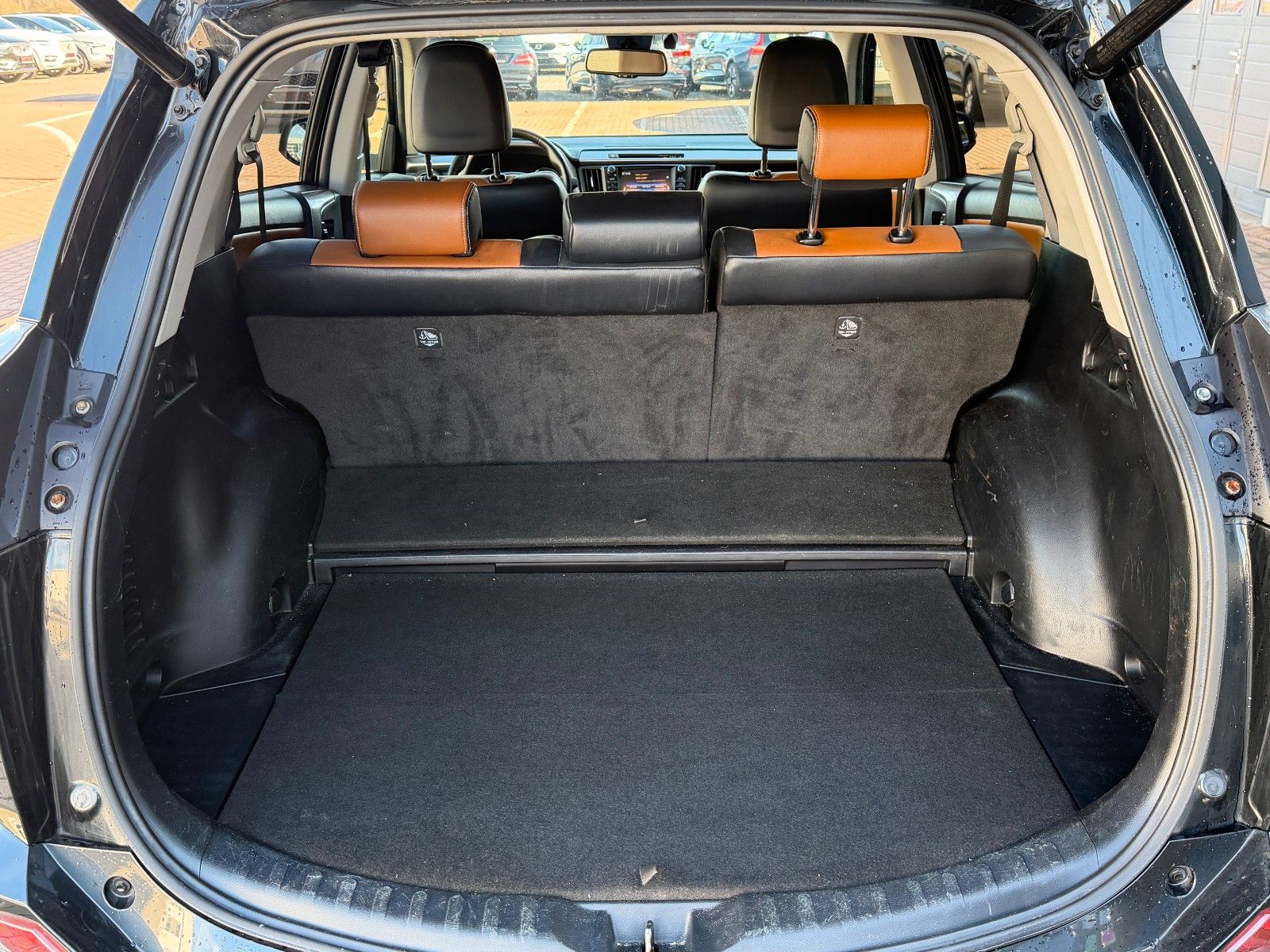 Fahrzeugabbildung Toyota RAV 4 2.5 Hybrid Executive 4x4 *Nav*AHK*LED*RFK*