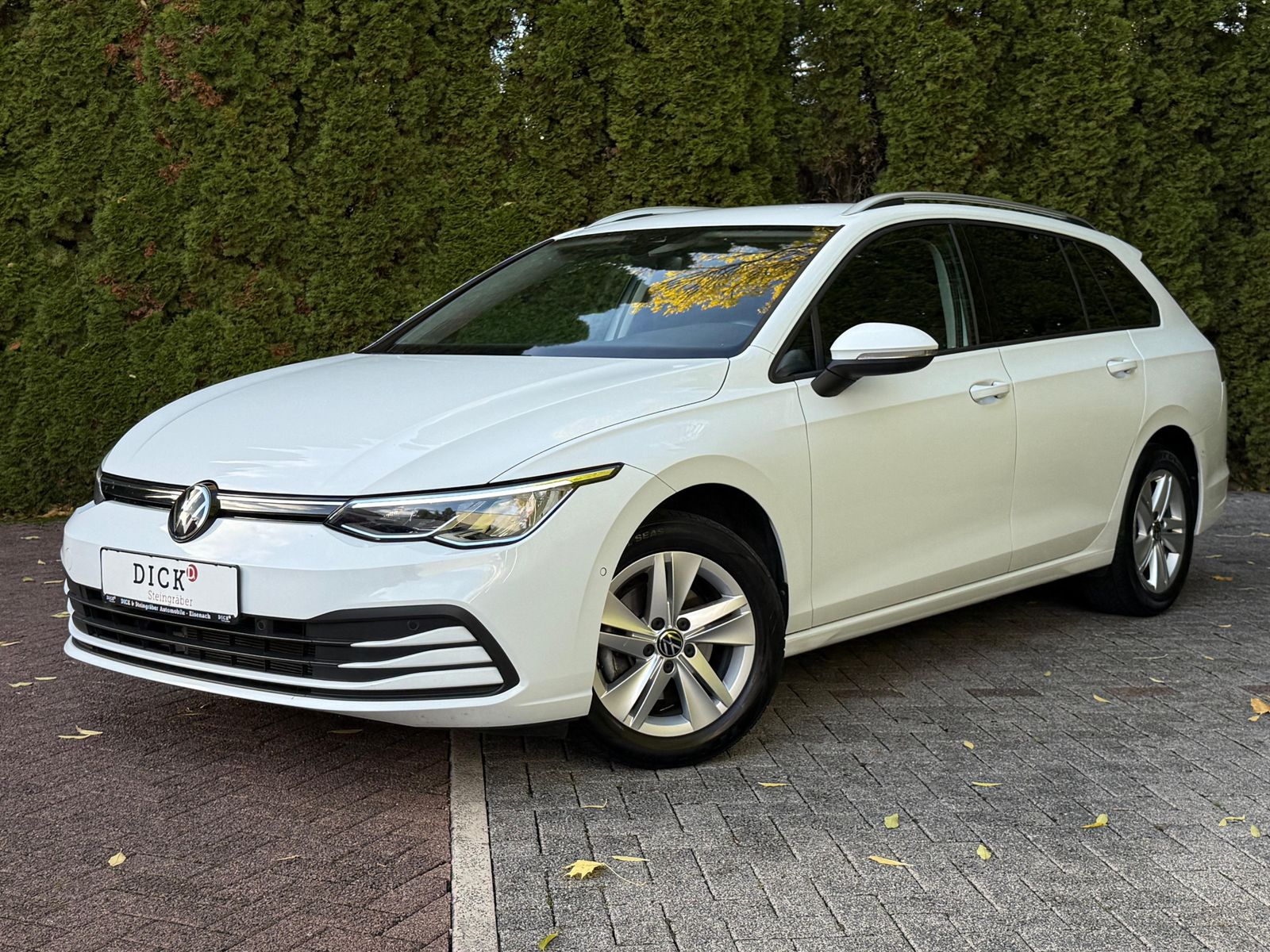 Fahrzeugabbildung Volkswagen Golf Variant 1.5 TSI Life LED+NAV+SHZ+PARK+VIRTU