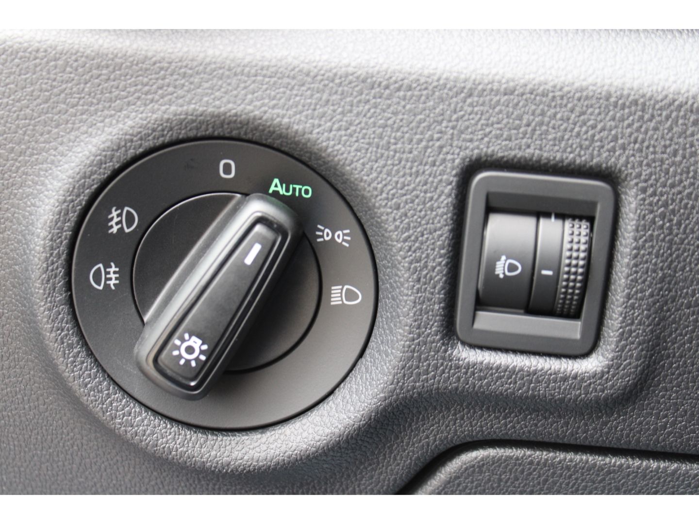 SKODA Fabia 1.0 TSI Sonderm. 130 Jahre LED GRA PDC RFK - Image 13