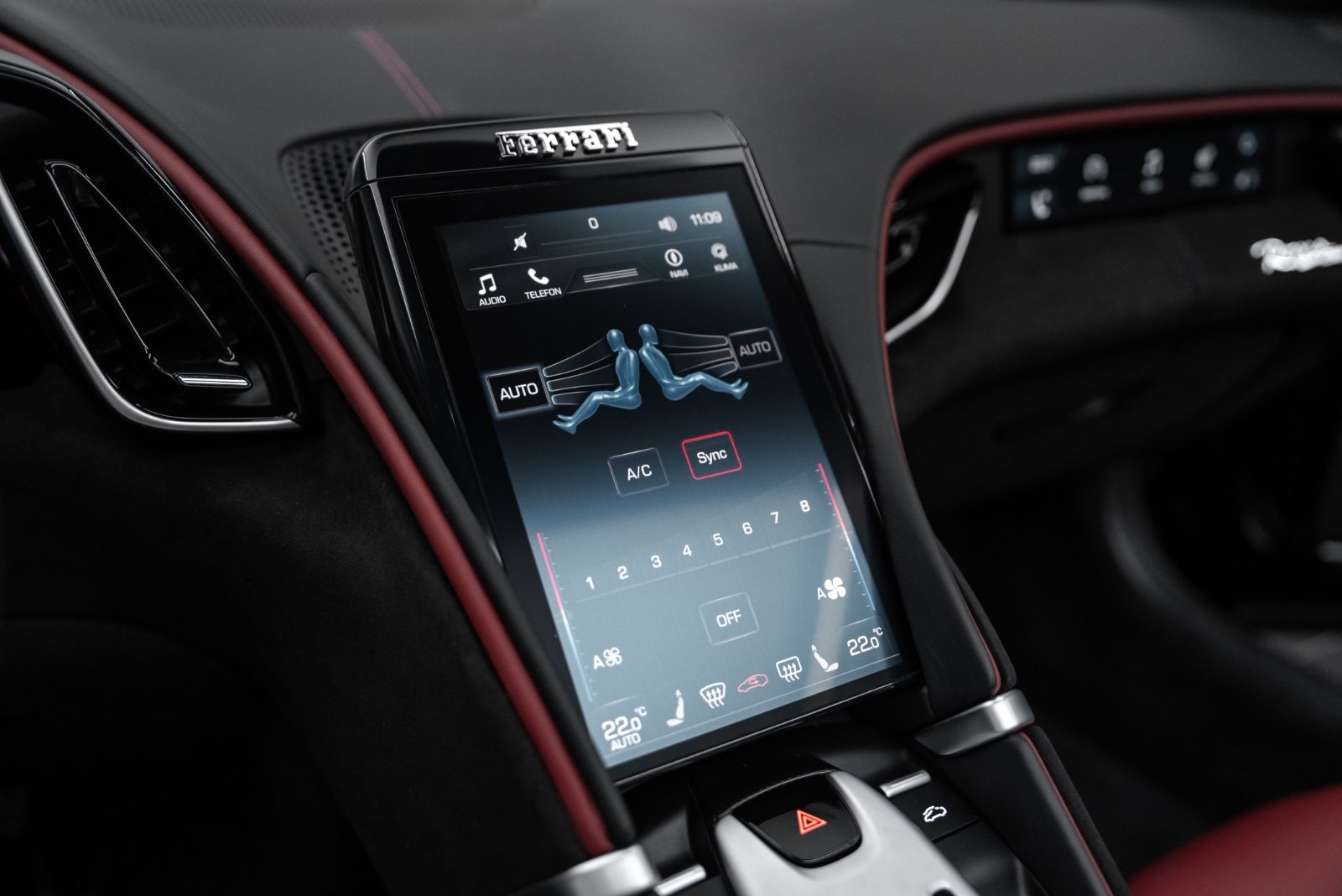 Fahrzeugabbildung Ferrari Roma Spider CARBON/DAYTONA/PASSENGER DISPLAY