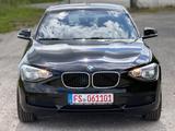 BMW 116i Blauer Rauch aus dem Auspuff, Motor Läuft - BMW 116: Motor 116i