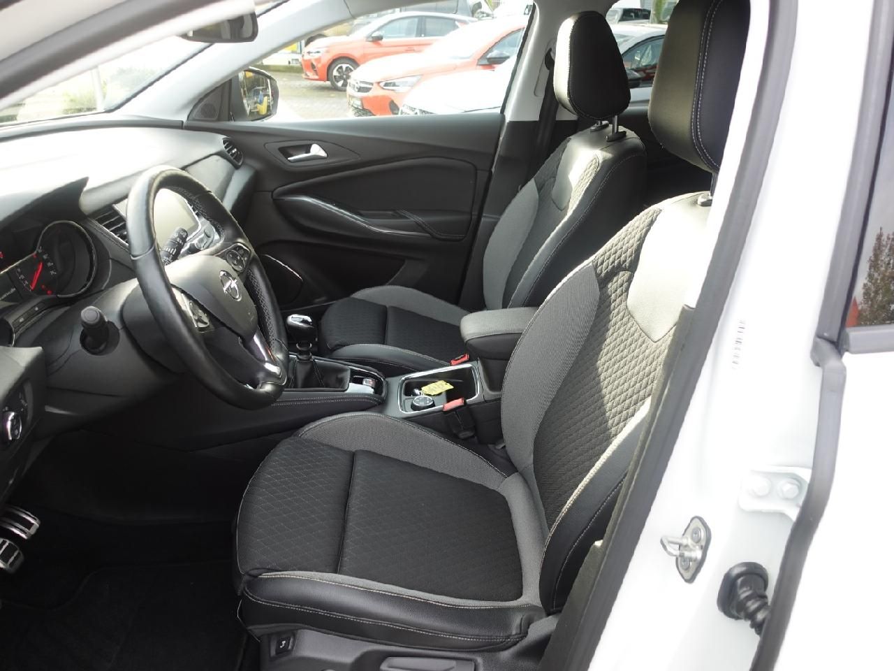 Fahrzeugabbildung Opel Grandland 1,2 Innovation