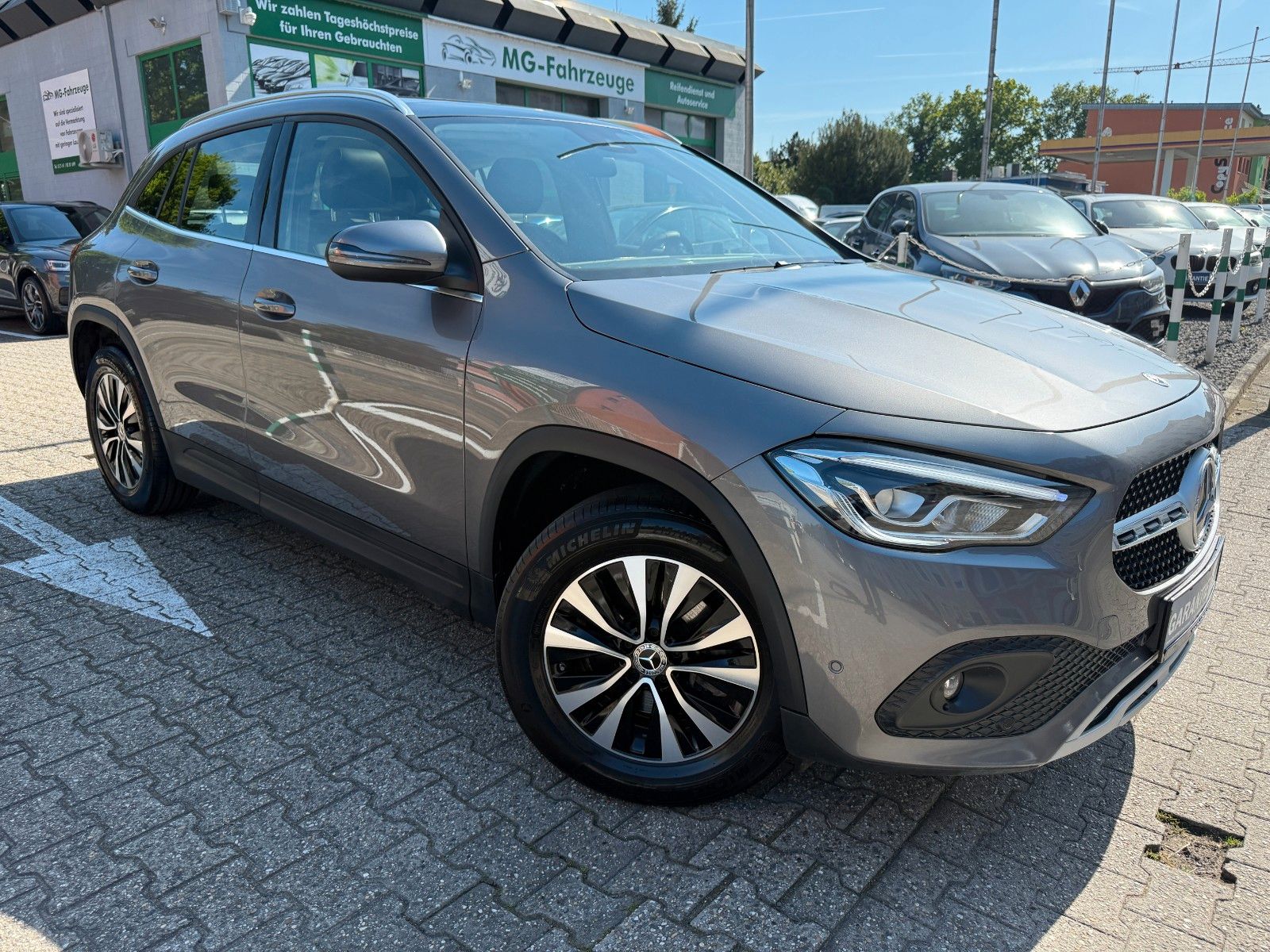 Fahrzeugabbildung Mercedes-Benz GLA 200 STYLE LEDER AUTOMATIK PANO KAMERA