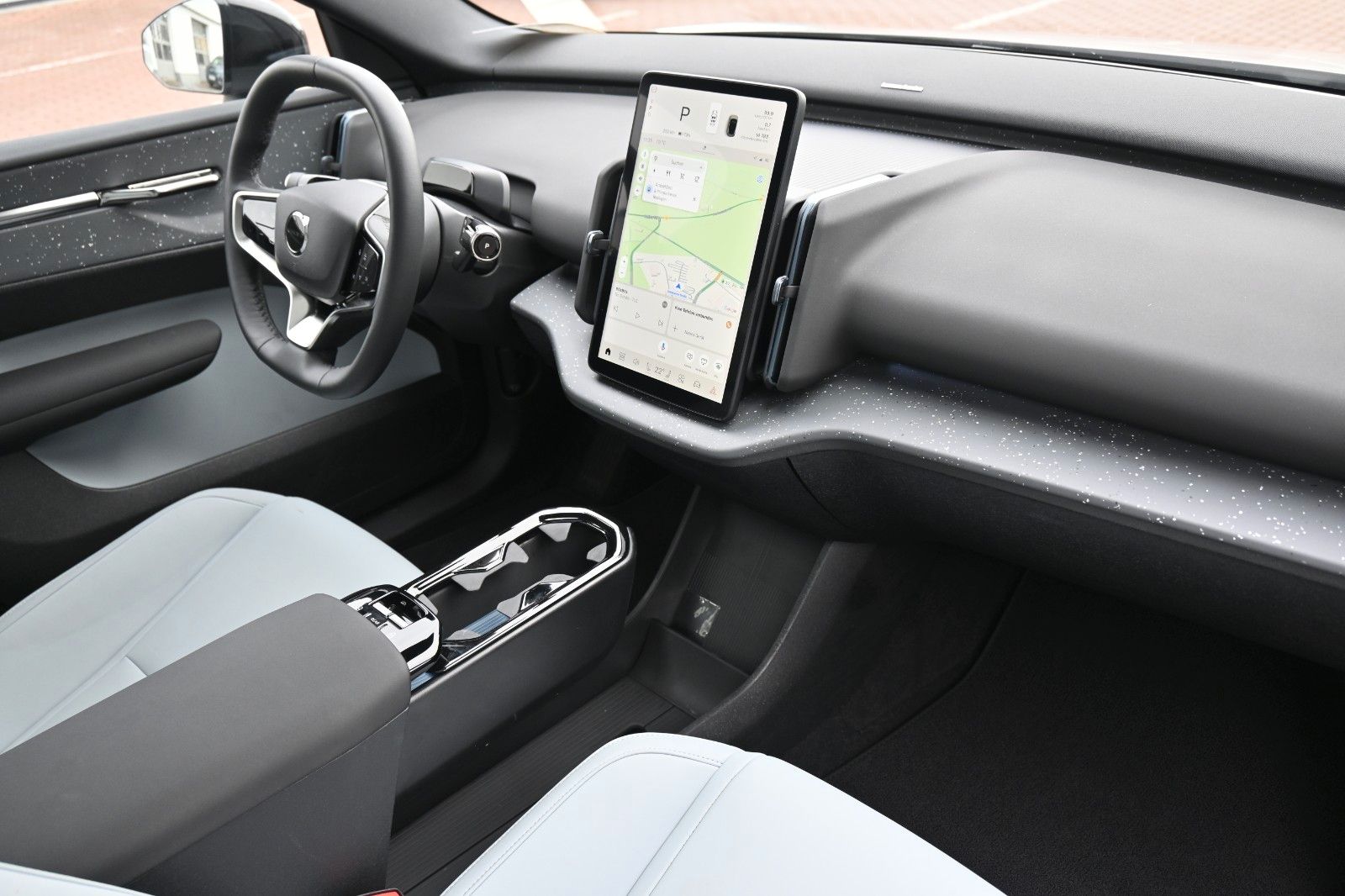 Fahrzeugabbildung Volvo EX30 Twin Performance AWD Ultra*PANO*ACC*20"