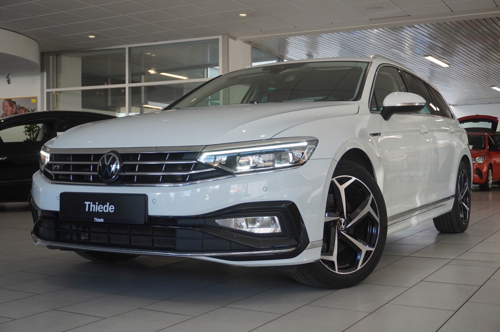 Fahrzeugabbildung Volkswagen Passat Vari. 2.0D R-LINE 4M NAVI/LED/KAMERA/AHK