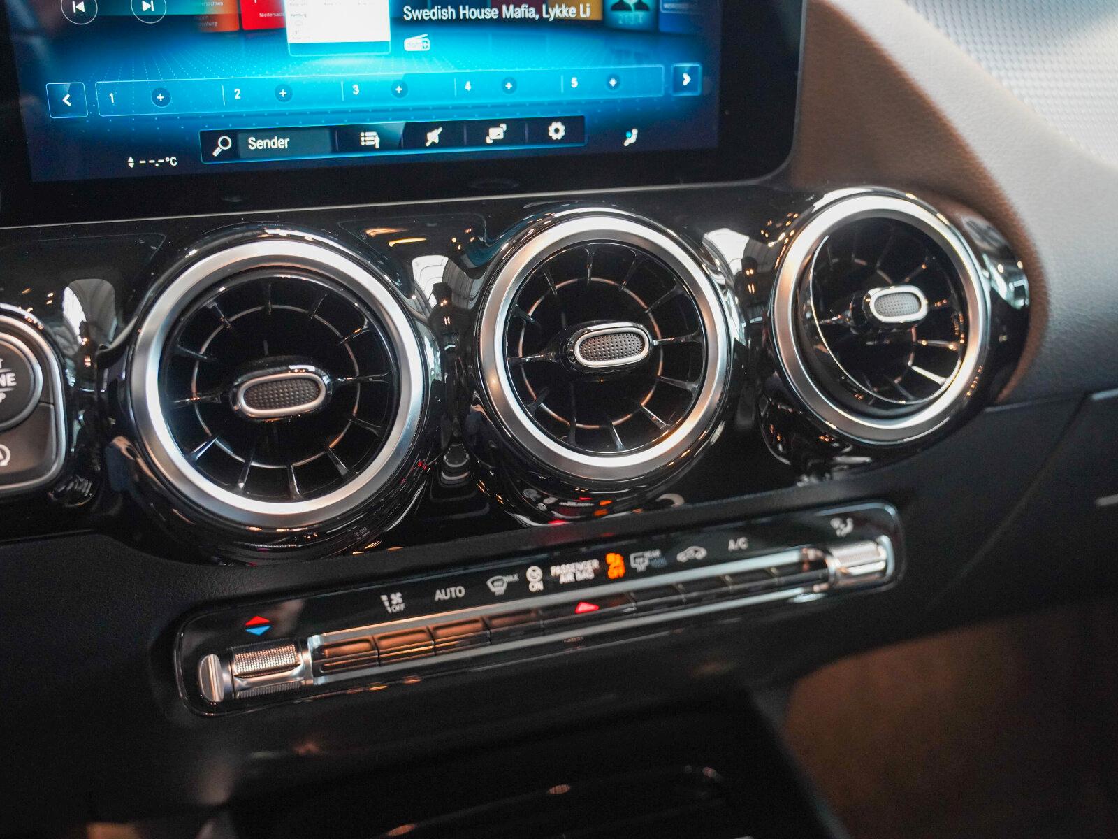 Mercedes-Benz GLA d Progressive MULTIBEAM 360° Pano Alarm, миниатюра 24