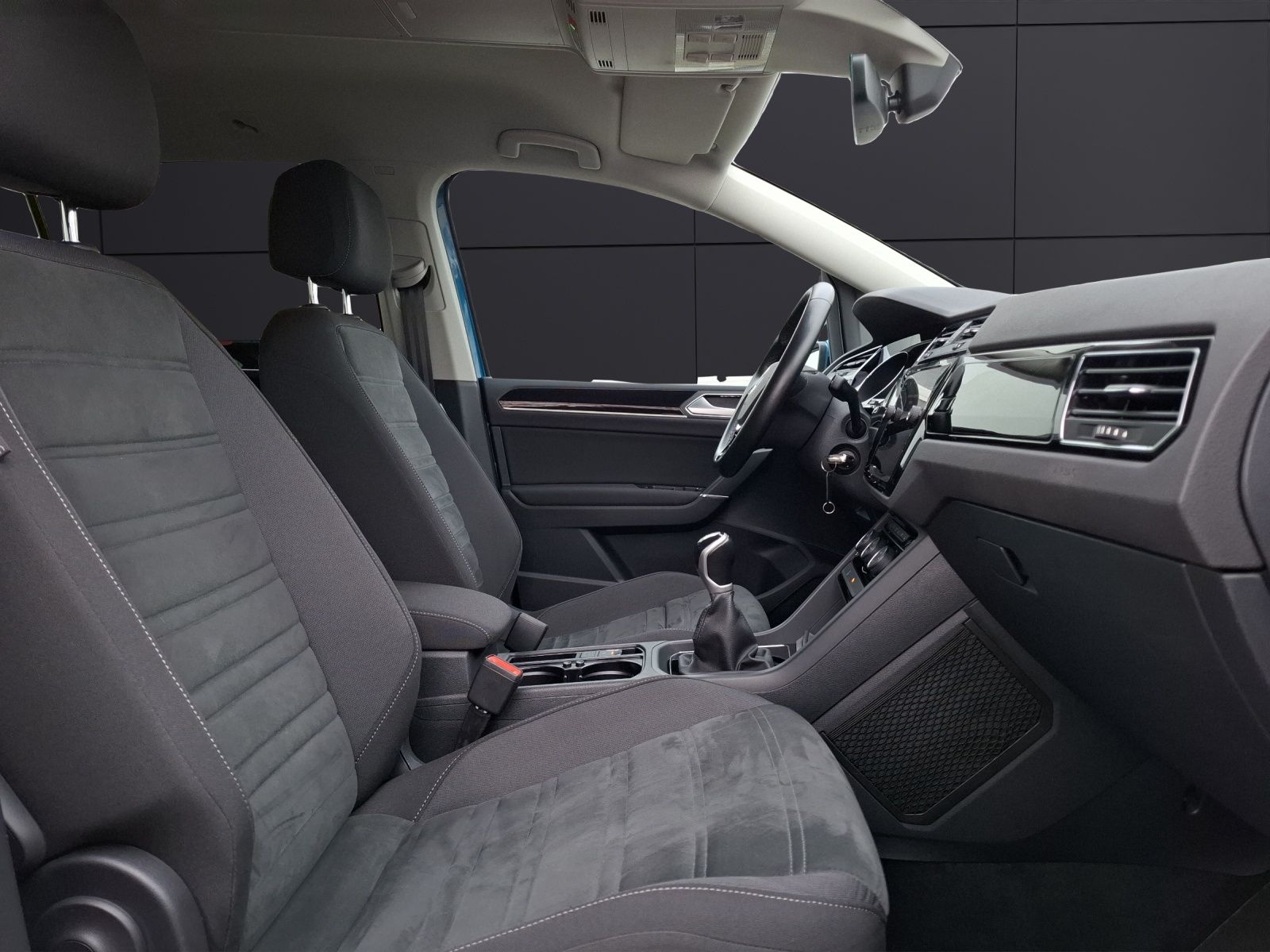 Fahrzeugabbildung Volkswagen Touran TSI Highline AHK ACC LED Navi PDC SH