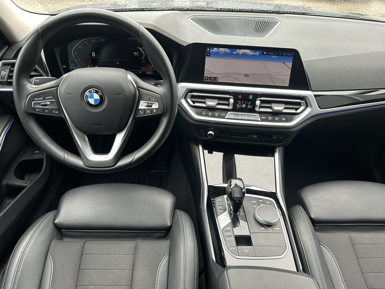 Fahrzeugabbildung BMW 330i Touring Sport-Line NAV+LED+SHZ+HiFi+AHK+VC