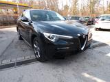 Alfa Romeo Stelvio Super Q4 - Alfa Romeo: Schwarz