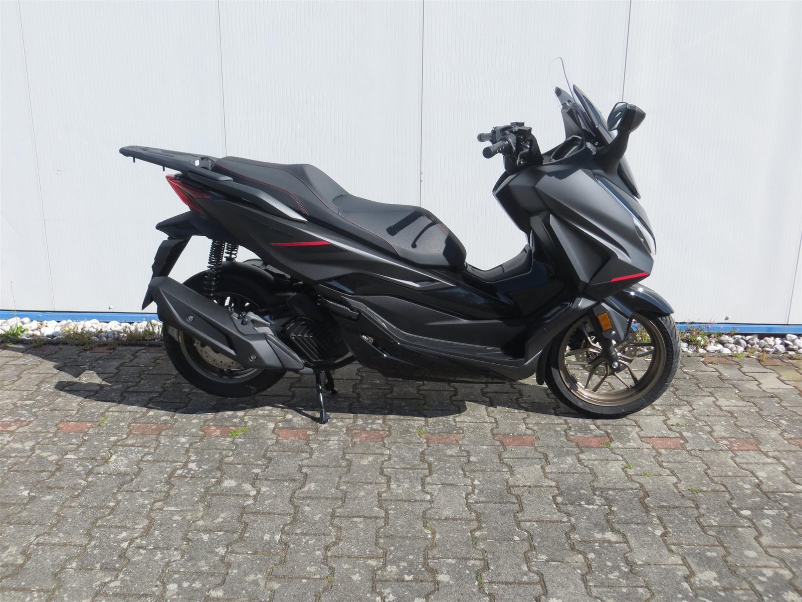 Honda Forza 125 Special Edition - Aktion