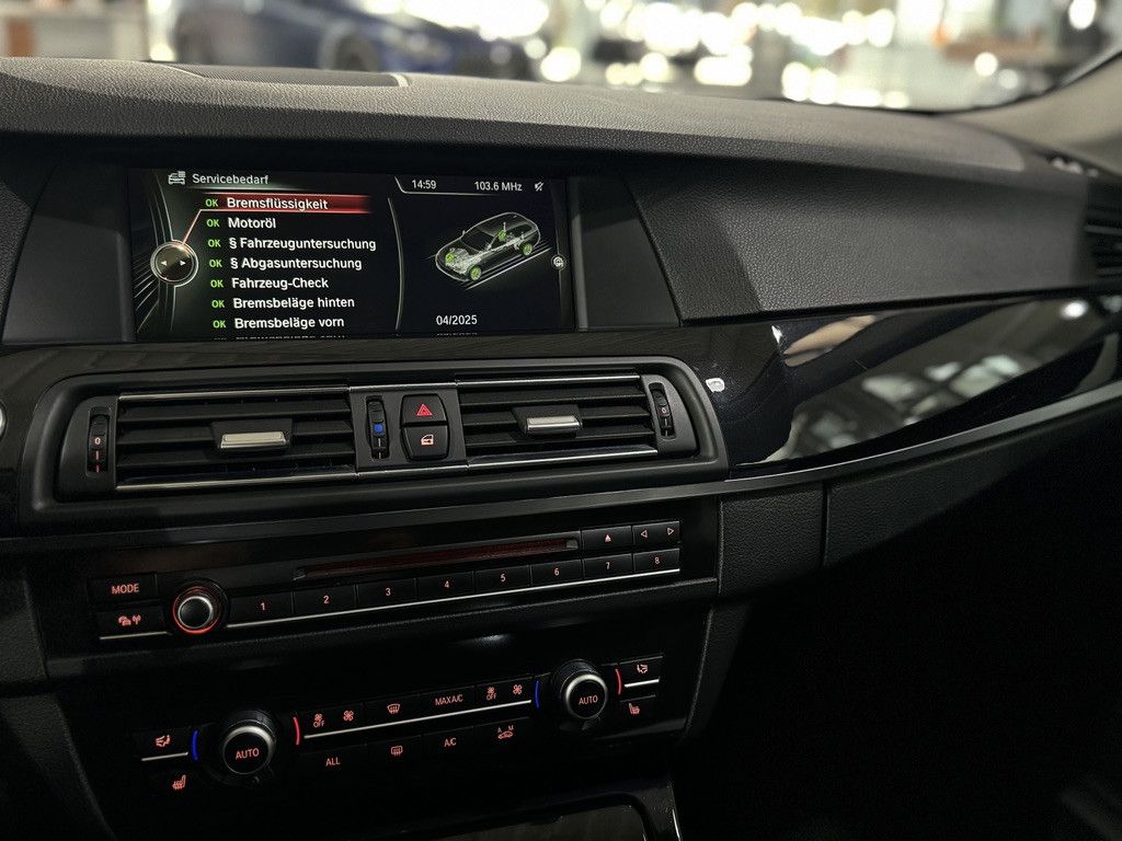 Fahrzeugabbildung BMW 520d Panorama PDC Xenon Sitzhzg NaviPro Tempomat