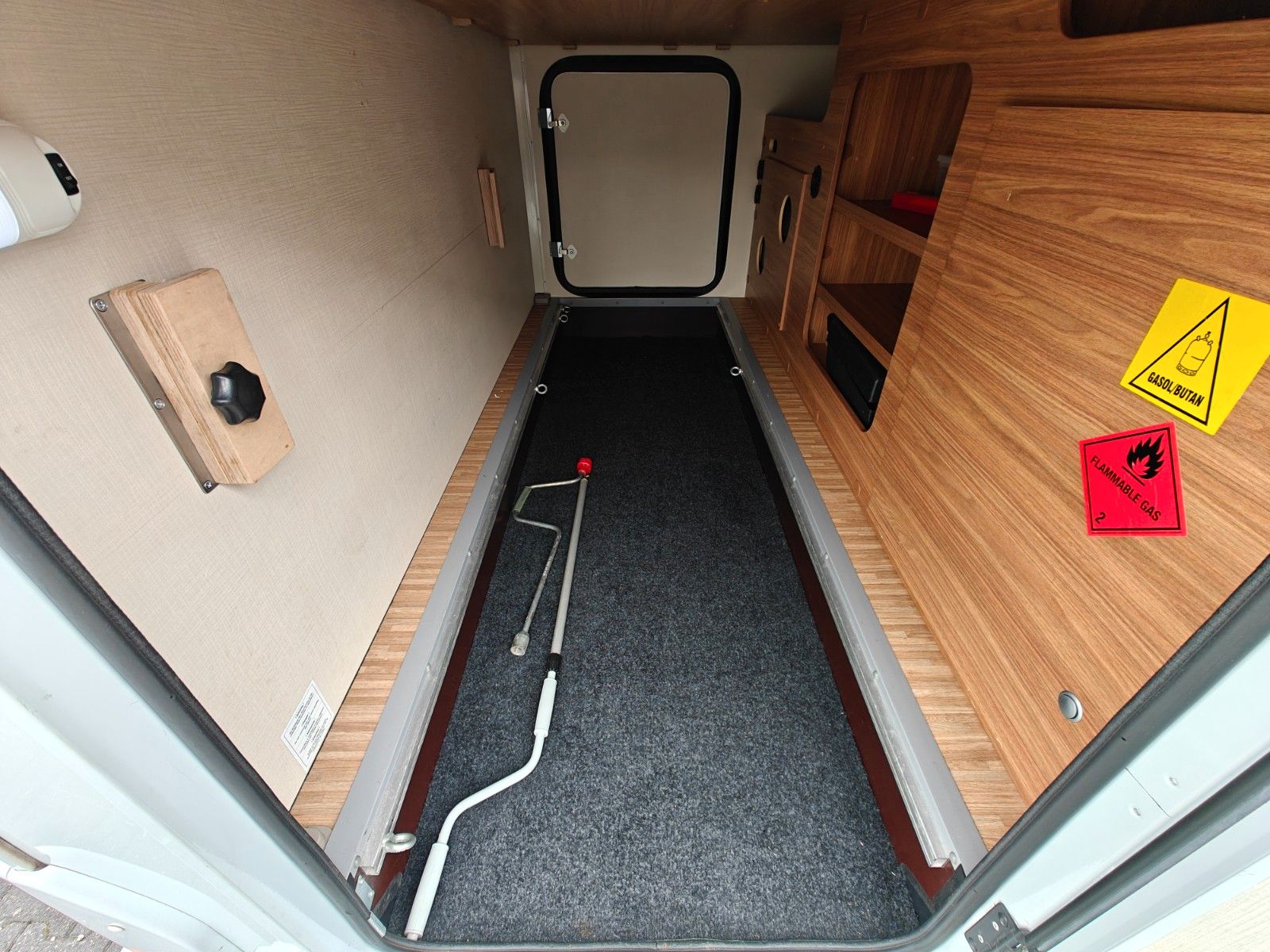 Fahrzeugabbildung Carado T-334 - Hubbett, SAT, TV, Navi, Markise -