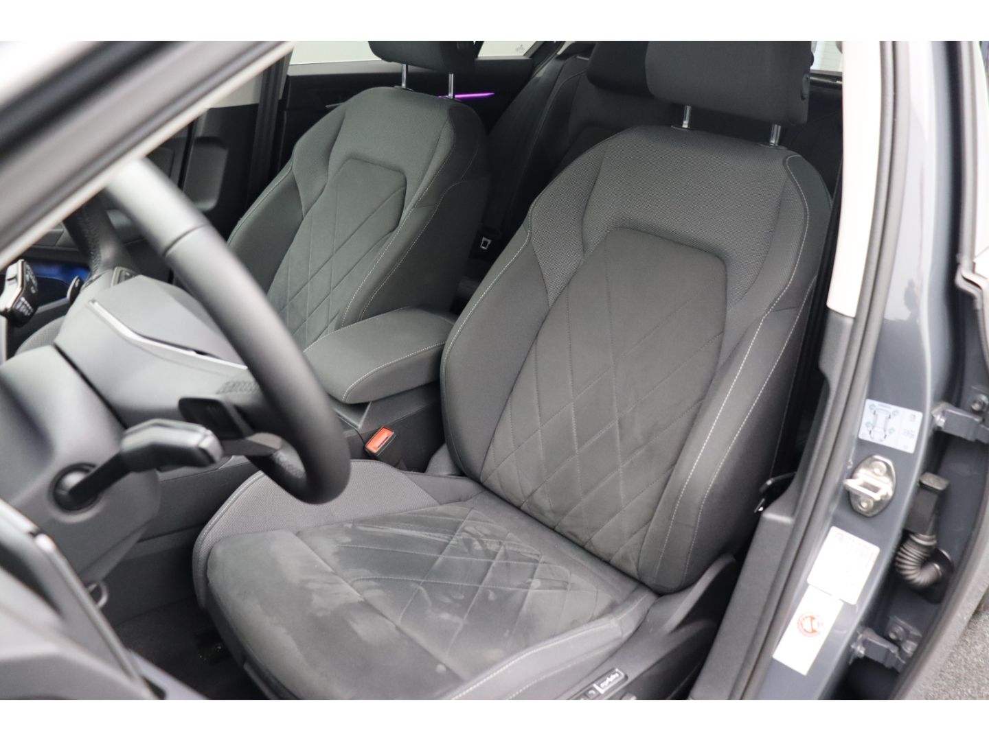 Fahrzeugabbildung Volkswagen Golf VIII 2.0 TDI DSG Style ACC Memory