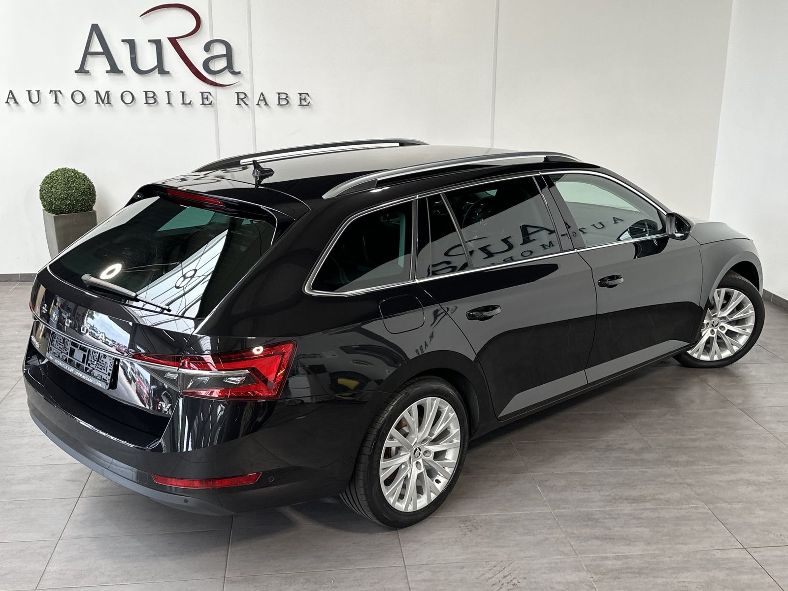 Fahrzeugabbildung SKODA Superb Combi 1.4 TSI iV DSG Style NAV+LED+VCOCK