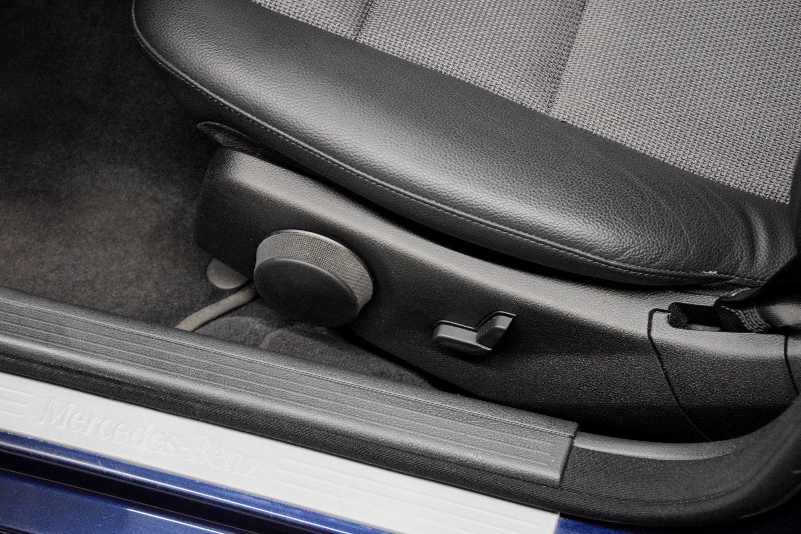Fahrzeugabbildung Mercedes-Benz C 180 T CGI BlueEfficiency Avantgarde 2.Hand