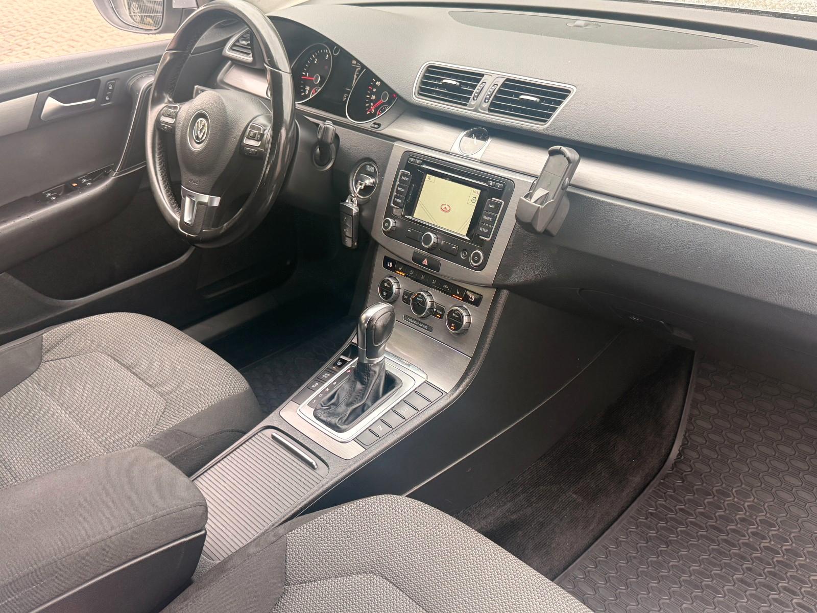 Volkswagen Passat 2012 — photo 21