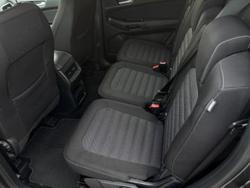 Ford S-Max - 11