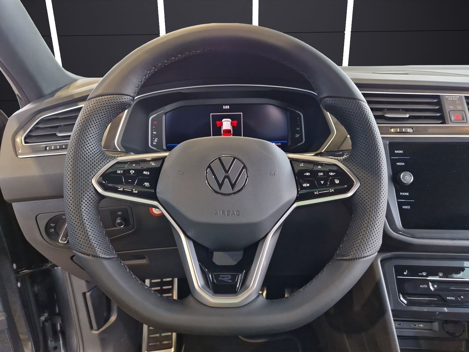 Fahrzeugabbildung Volkswagen Tiguan Allspace TDI R-Line Black 4M 7Si MATRIX A