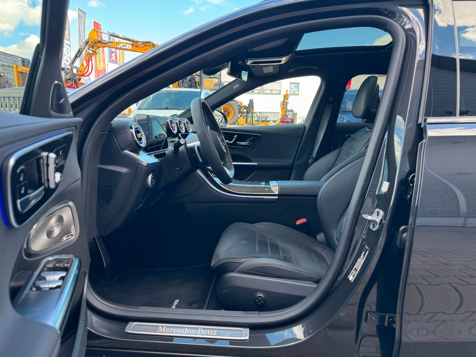 Fahrzeugabbildung Mercedes-Benz C 220 d T AMG Burm+AHK+Pano+360°+Distr+Memory