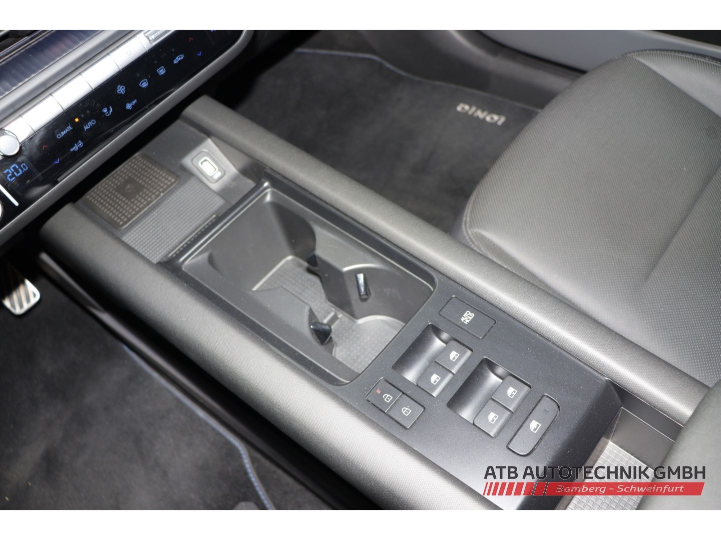 Fahrzeugabbildung Hyundai IONIQ 6 UNIQ 77,4 kWh 4WD 96,8% SOH HUD Navi