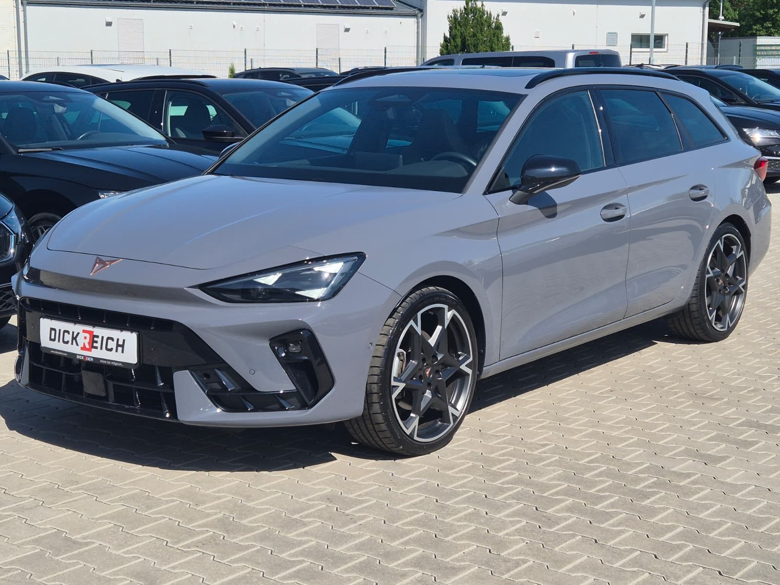 Fahrzeugabbildung CUPRA Leon 1.5 eTSI PANO*DCC*MATRIX*DINAMICA*AHK*5JG.
