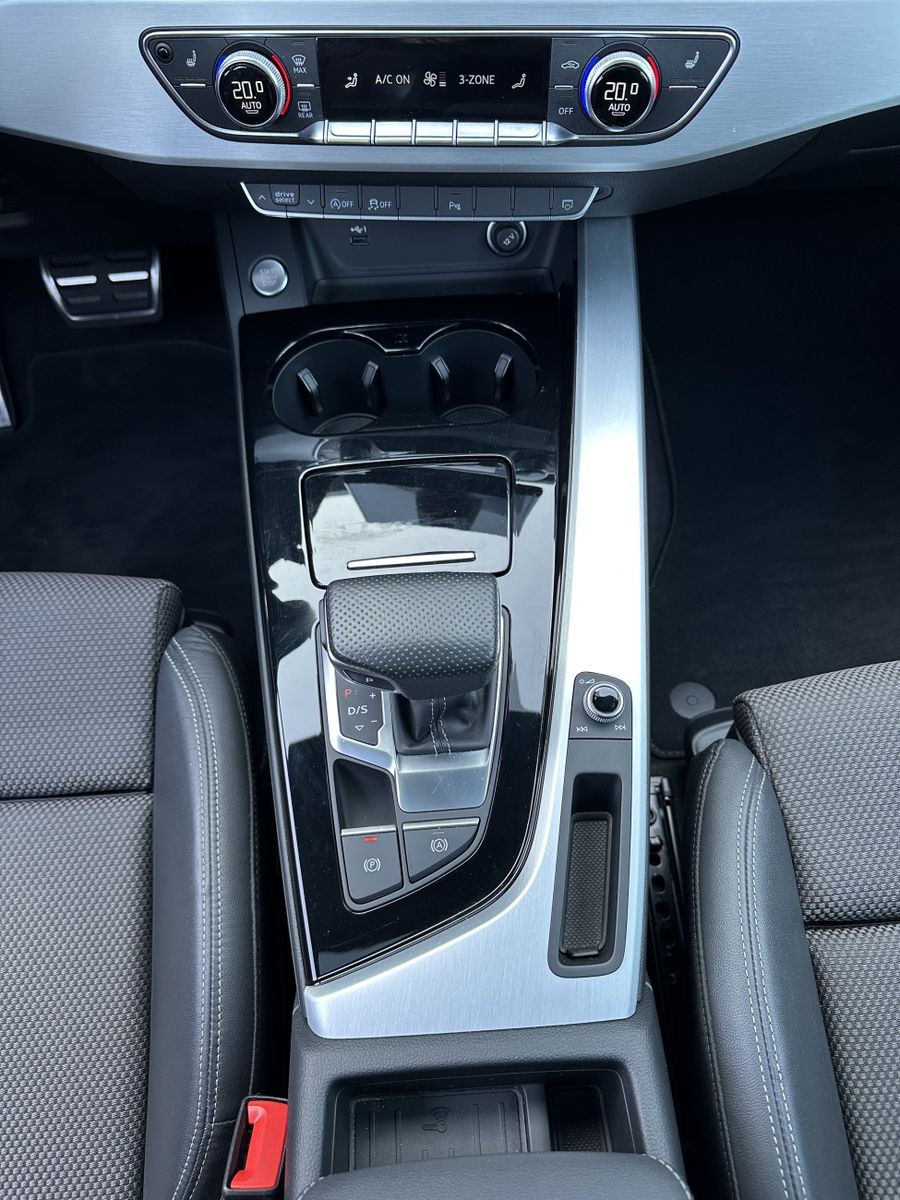 Fahrzeugabbildung Audi A5 SpB 40 TFSI Qu S-Line Black NAV+LED+PANO+20ZO