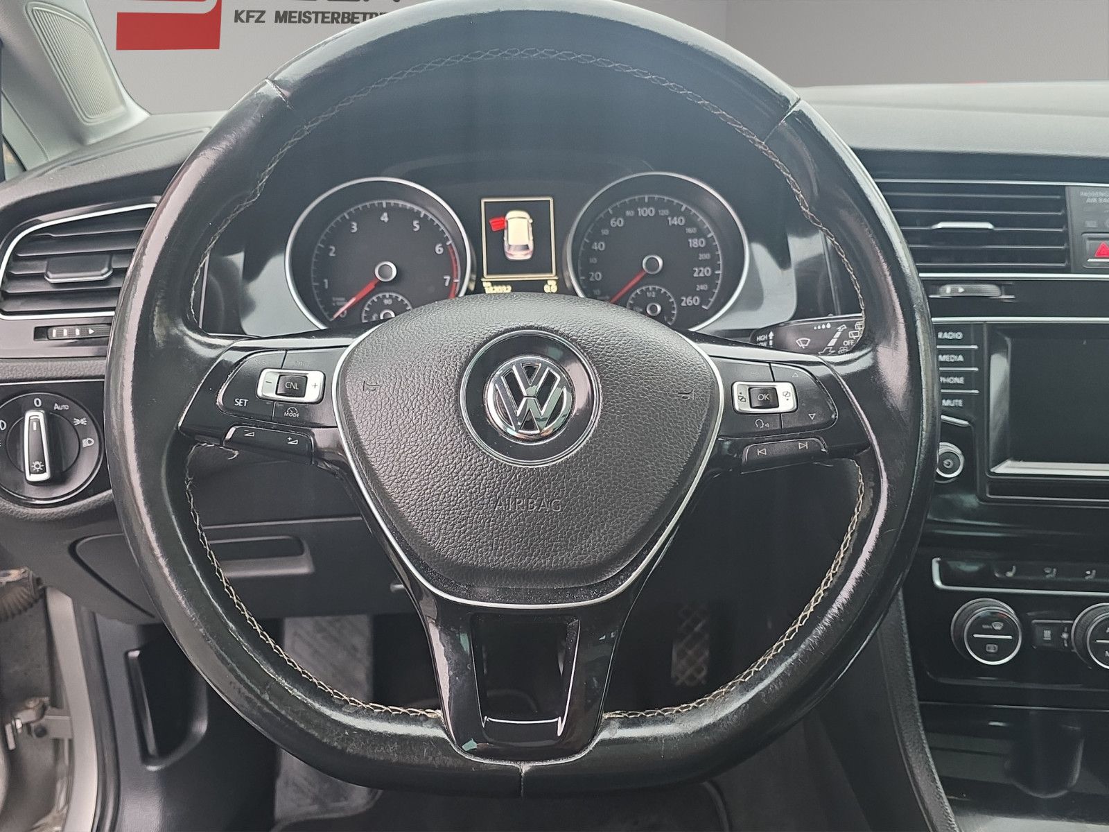 Fahrzeugabbildung Volkswagen Golf VII Cup AUS 1.HAND /Panorama/NAVI/PDC