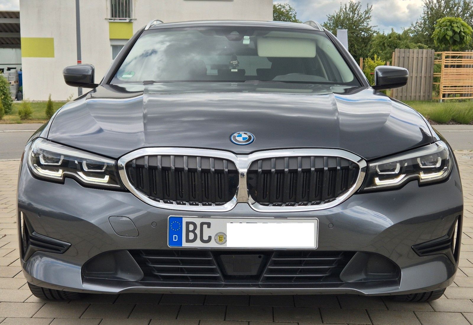 BMW 330e Touring Advantage Automatic 