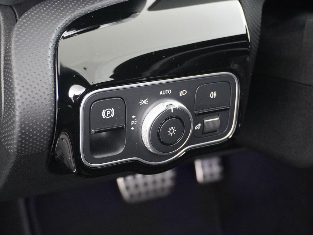 Mercedes-Benz CLA 180 Star Edition AMG Line Nightpakket, Parke