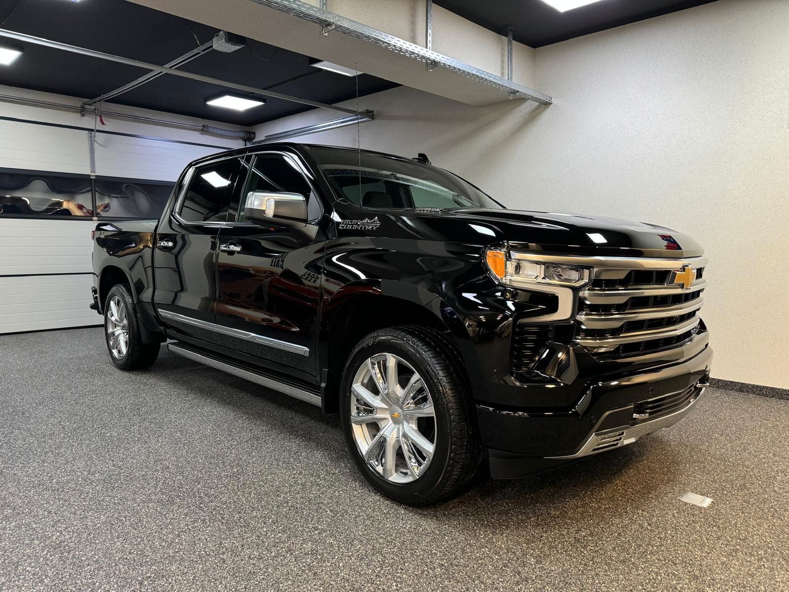 Fahrzeugabbildung Chevrolet 2026 SILVERADO DURAMAX DIESEL 4x4 HIGH COUNTRY
