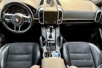 Porsche Cayenne - 9
