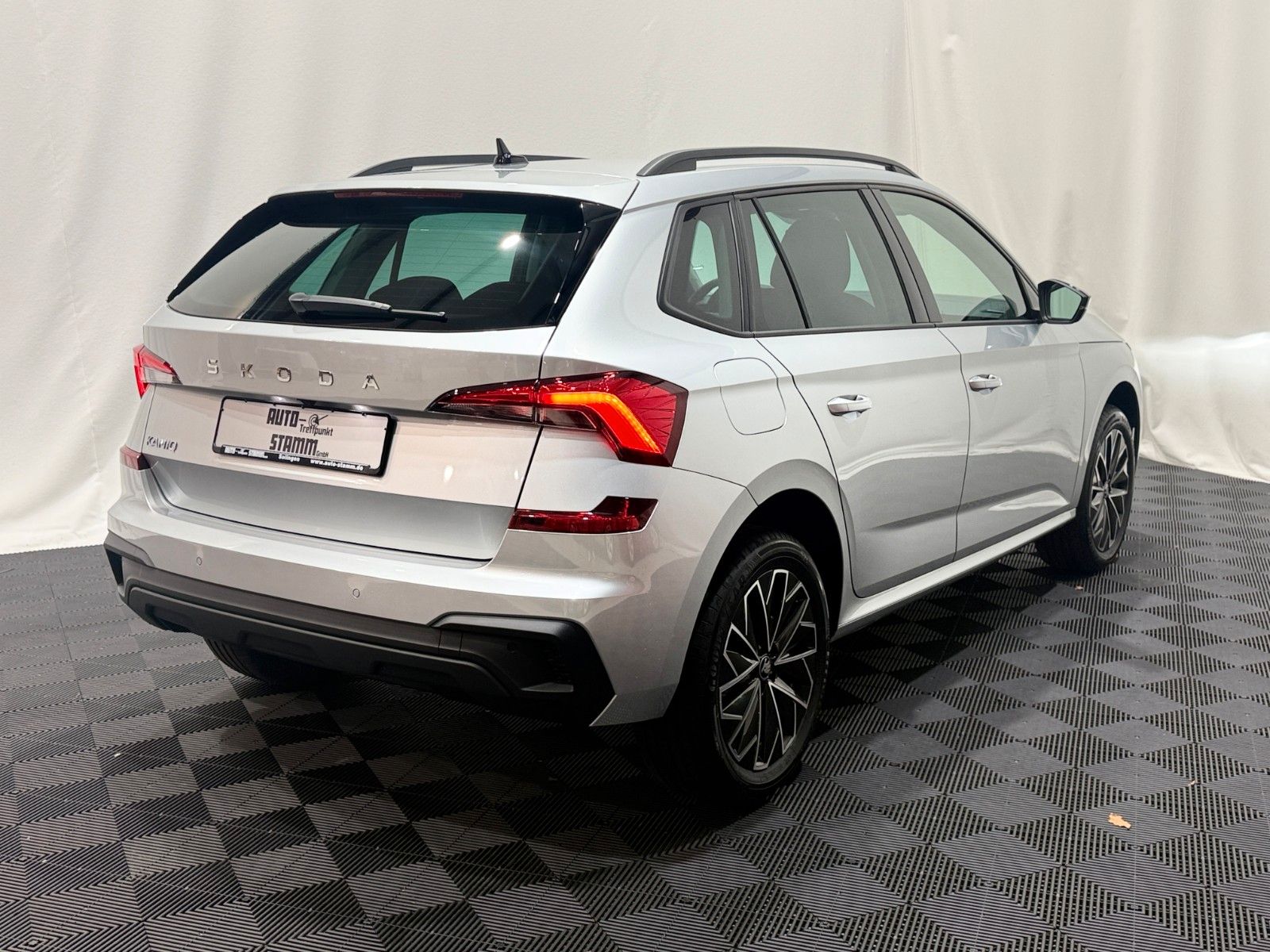 Fahrzeugabbildung SKODA Kamiq Selection / DSG / Kamera / 17 Zoll