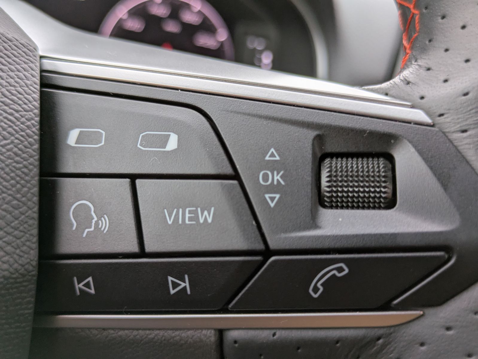 Fahrzeugabbildung SEAT Arona 1.5 TSI FR DSG AHK*ACC*LED*APP*DAB*KAMERA