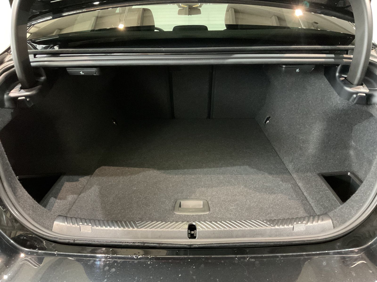 Fahrzeugabbildung BMW i5 M60 xDrive Limousine, Sitheizung vorne und hi