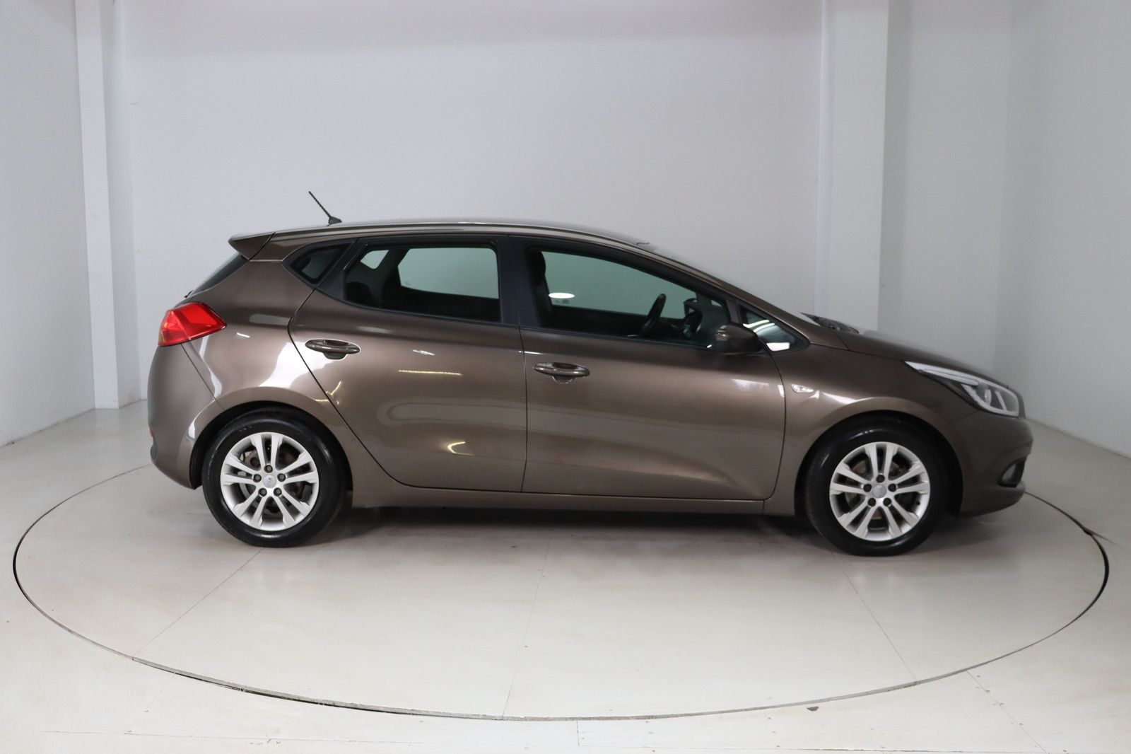 Fahrzeugabbildung Kia Cee'd 1.4 16V Edition 7 aus 1. Hd