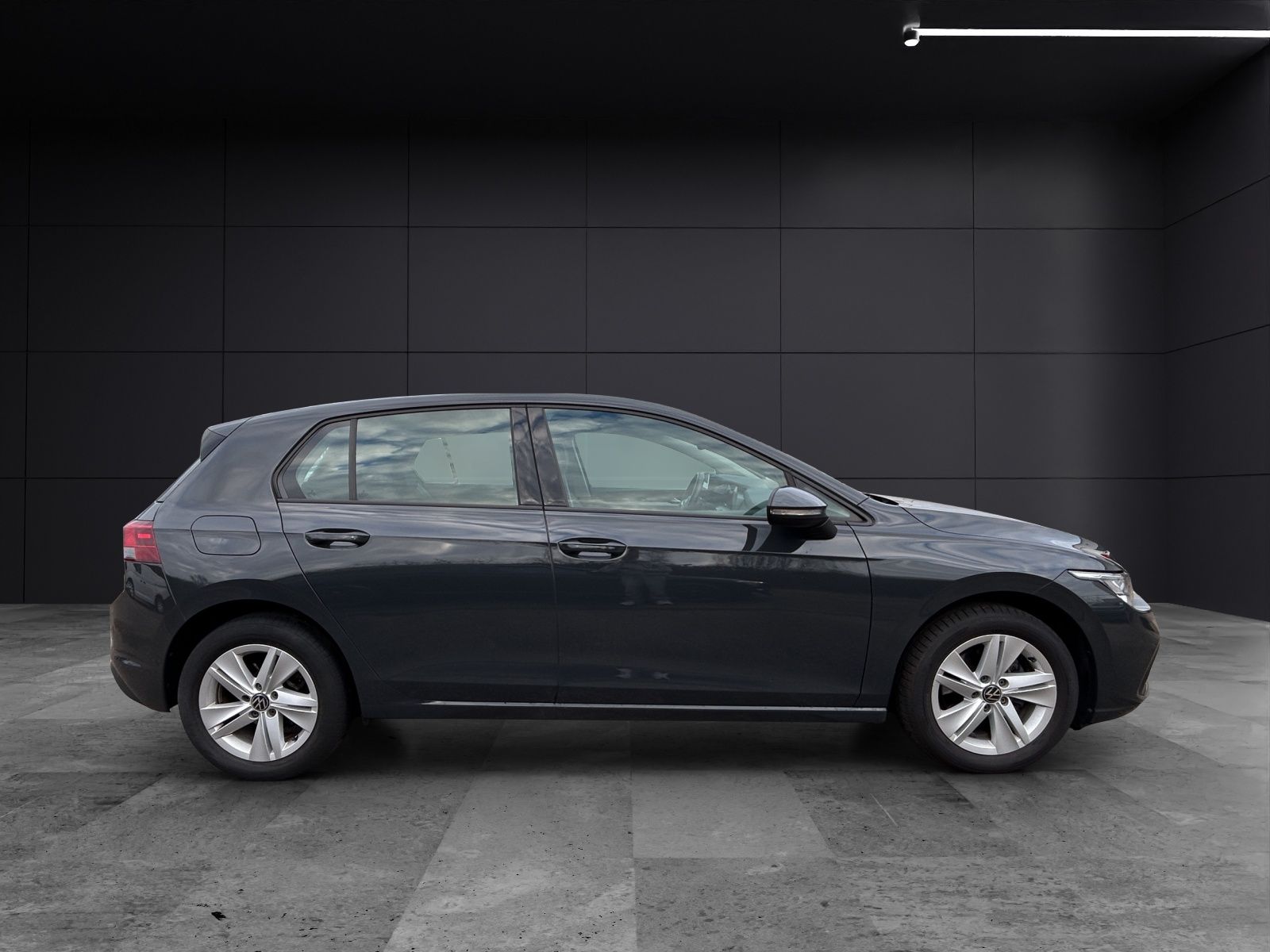 Fahrzeugabbildung Volkswagen Golf VIII Life TDI DSG LED ACC SH PDC Navi AID D